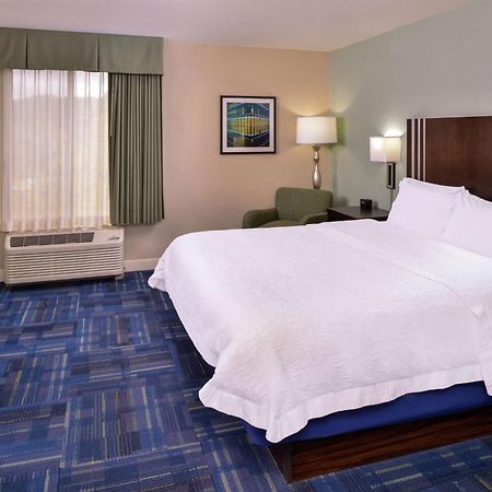 Hampton Inn Юджин Экстерьер фото