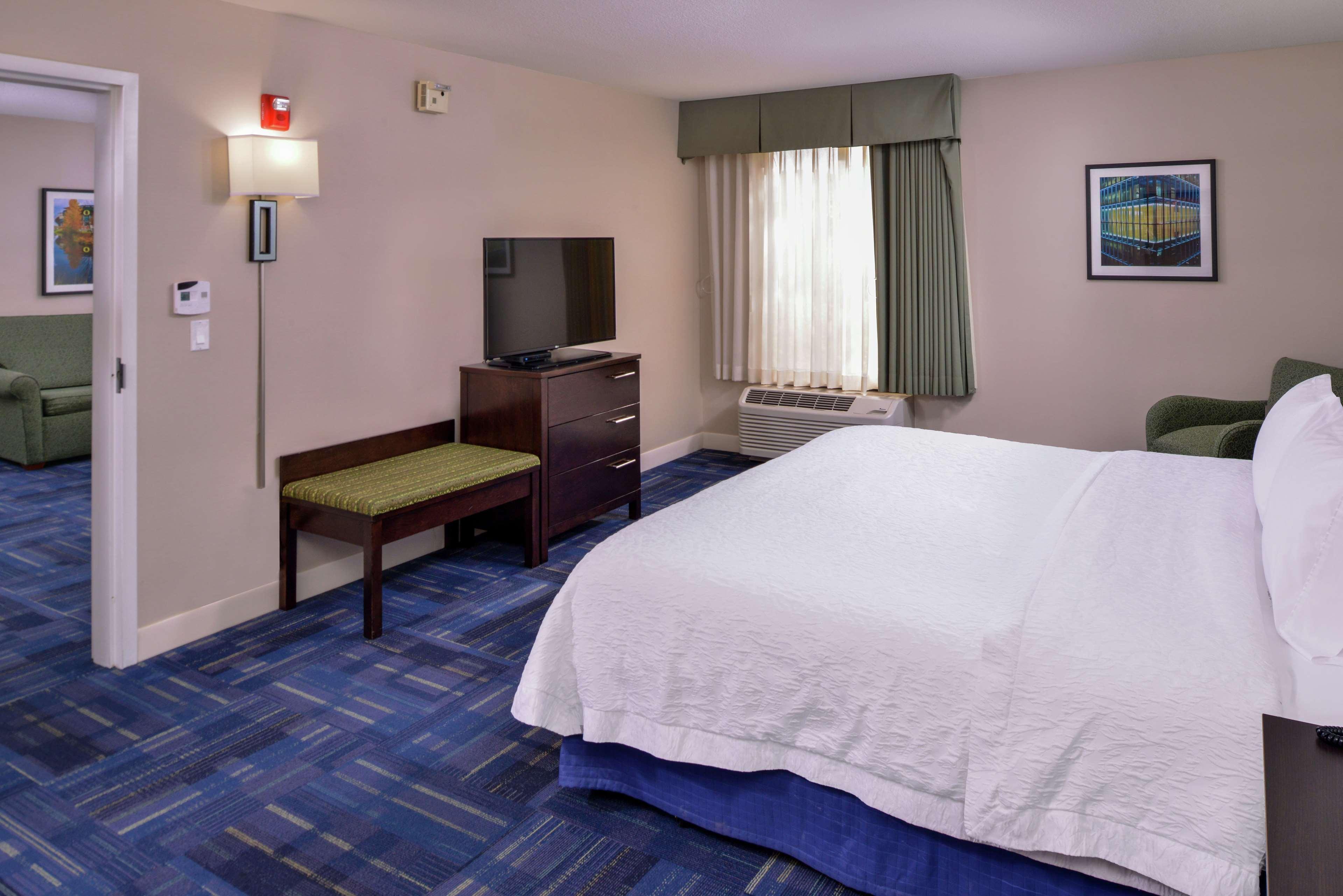 Hampton Inn Юджин Экстерьер фото