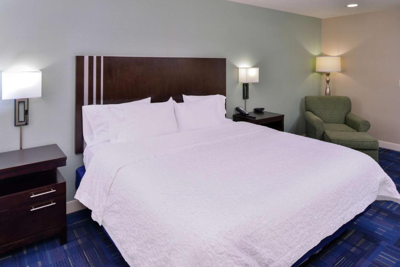 Hampton Inn Юджин Экстерьер фото