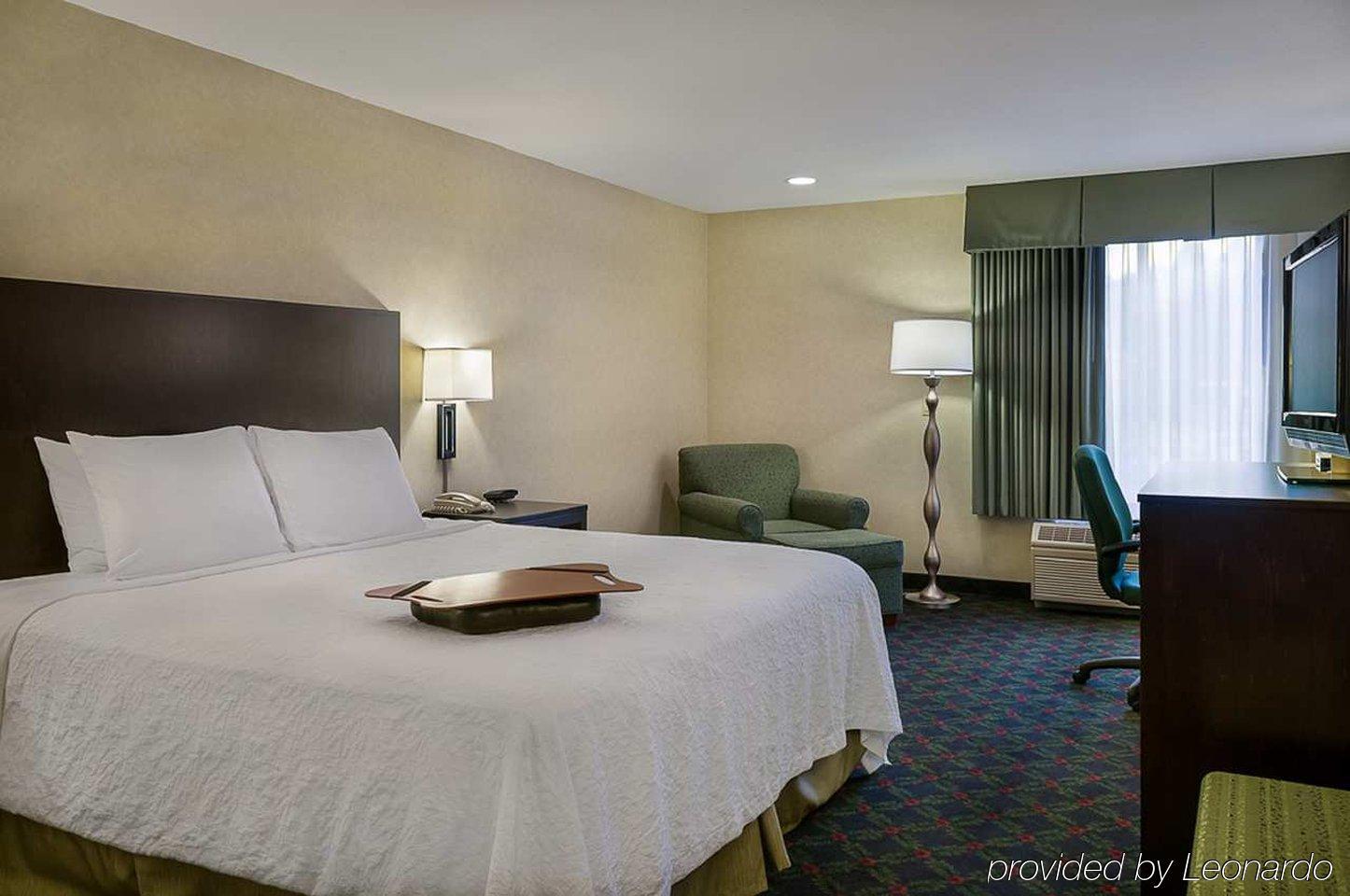Hampton Inn Юджин Экстерьер фото