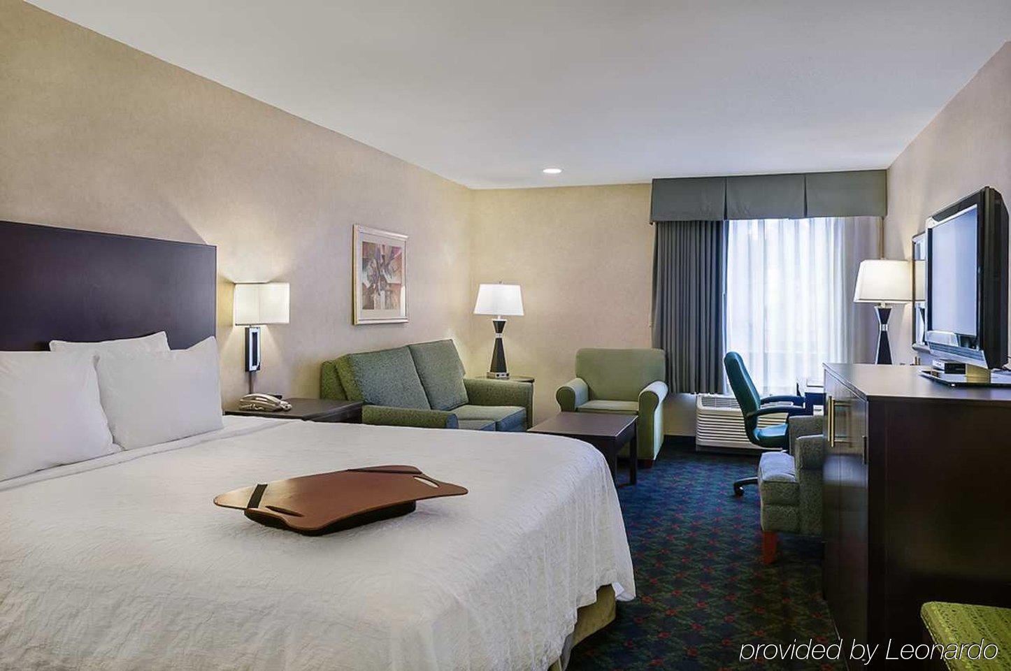 Hampton Inn Юджин Экстерьер фото