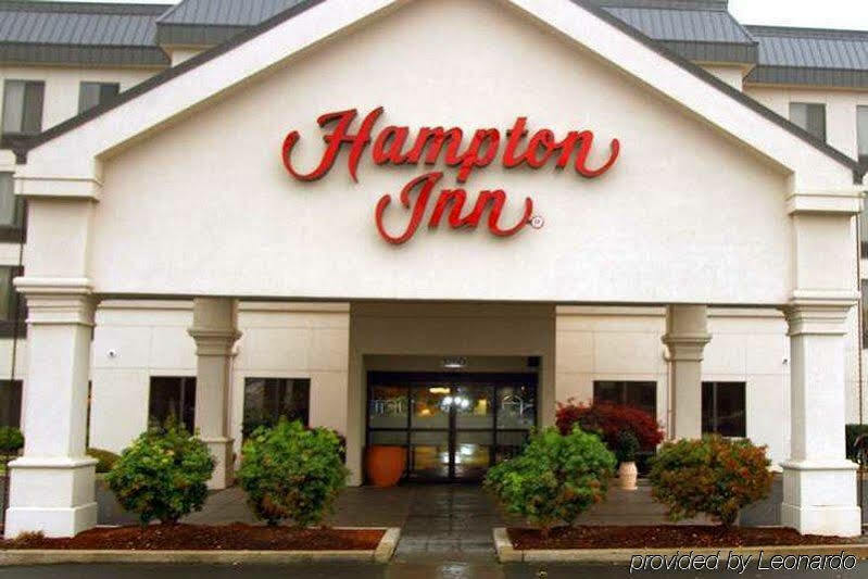 Hampton Inn Юджин Экстерьер фото
